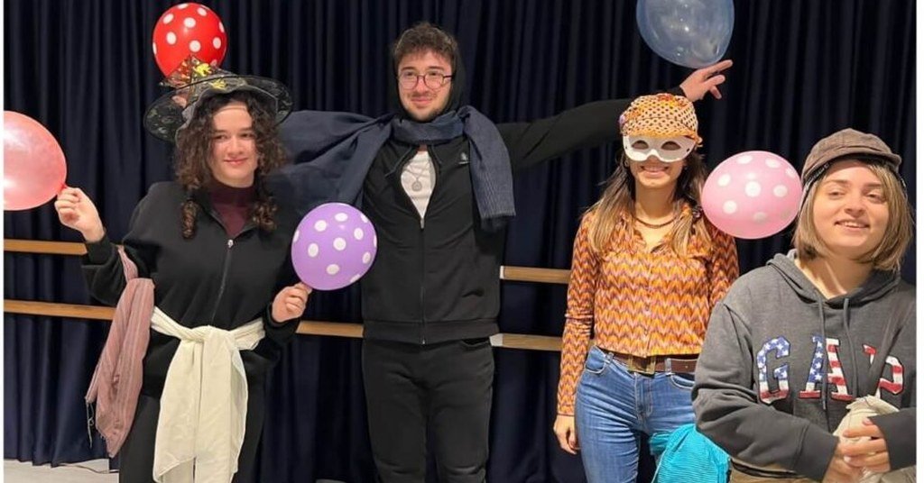 Oyuncu Olmak İstiyorum Ama Hangi Eğitimleri Almalıyım